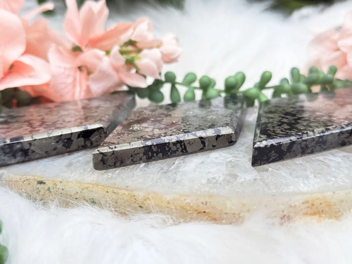 black-gold-pyrite-slabs