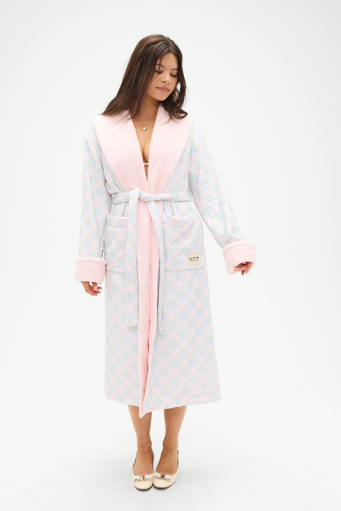 Contrast robe cottage meadow