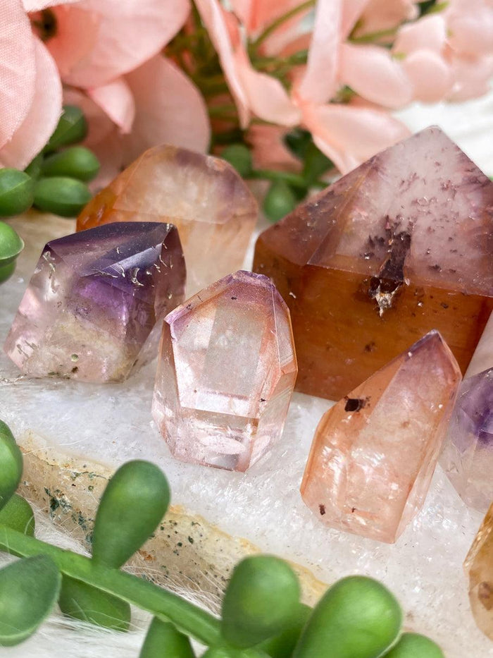 small-dream-coat-amethyst-points
