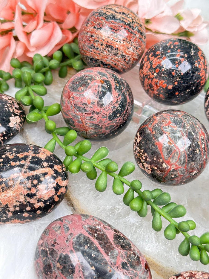 fire-calcite-palm-stones-and-spheres