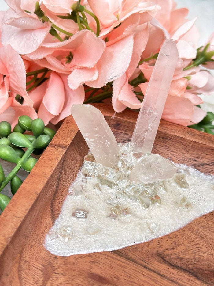 crystal-tray-with-quartz