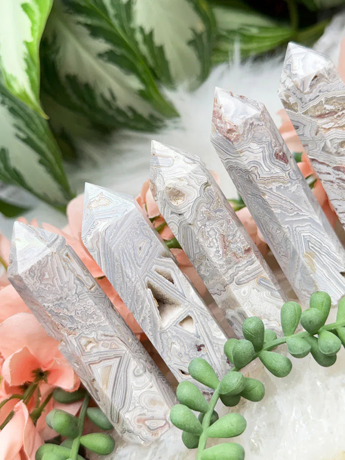 small-gray-crazy-lace-agate-points_03228470-ada9-4fa8-9a27-8935b431325b