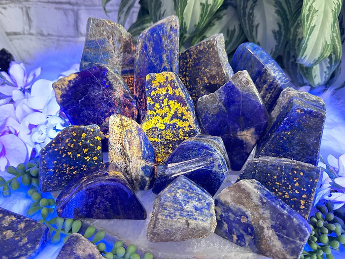 semi-polished-lapis-under-uv-light