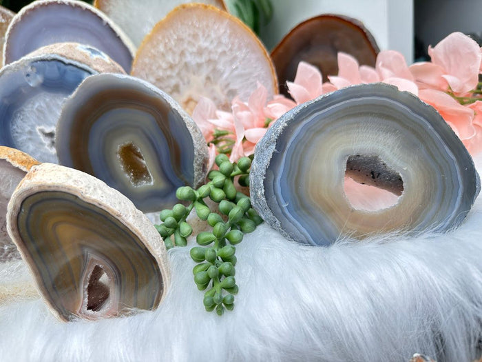standing-agate-slice-crystals