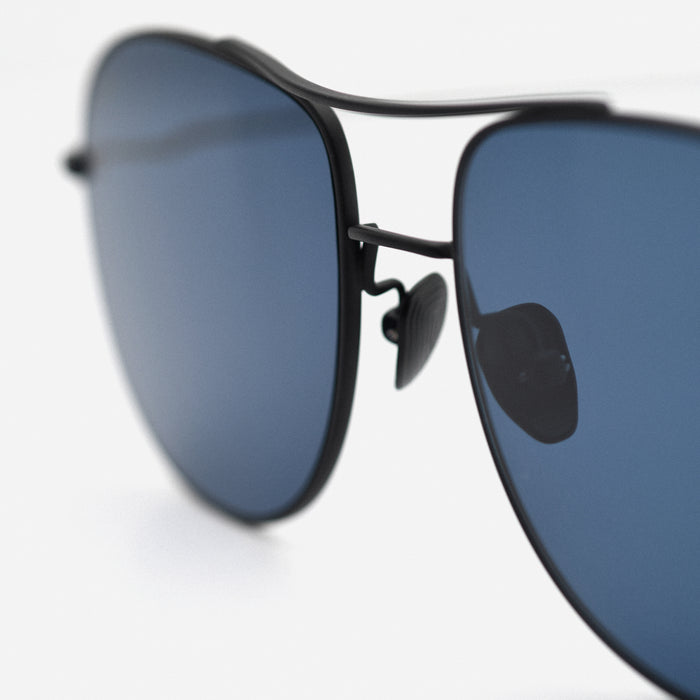 Black / Navy