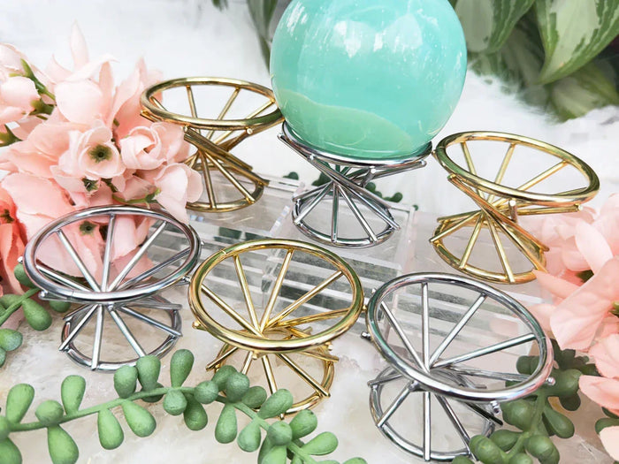 metal-twist-crystal-sphere-stand