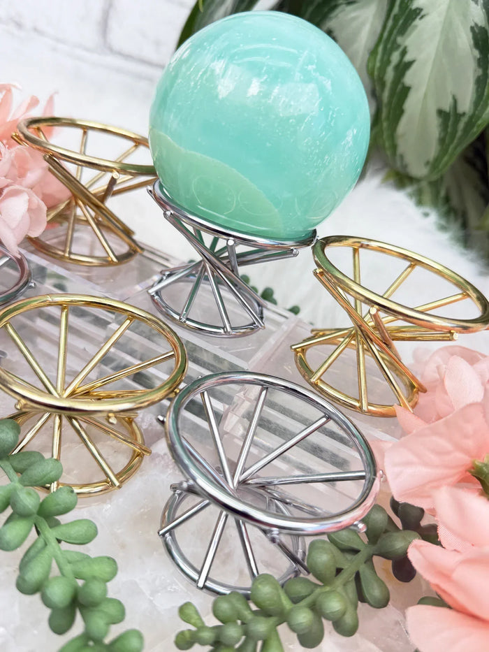 twisted-metal-crystal-sphere-stand