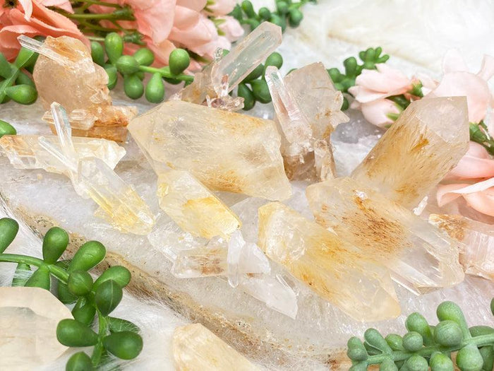yellow-halloysite-in-quartz
